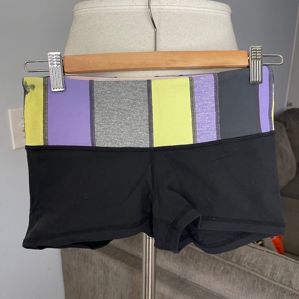 lululemon athletica Reversible Wunder Biker Short 2.5 inch